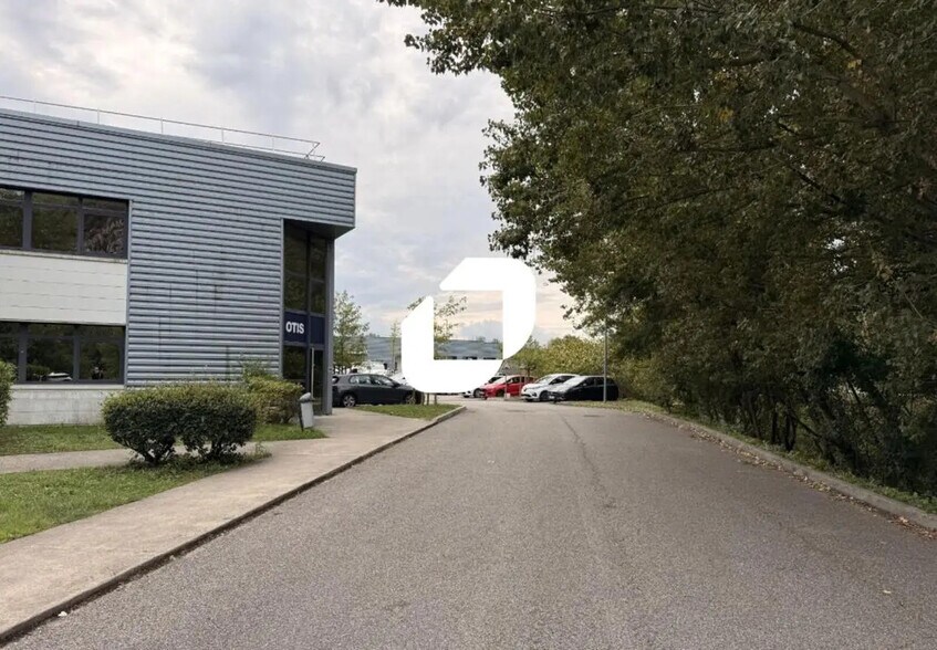 Office in Échirolles for lease - Building Photo - Image 3 of 6