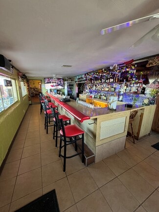 Plus de détails pour 46645 60th St W, Lancaster, CA - Commerce de détail à vendre