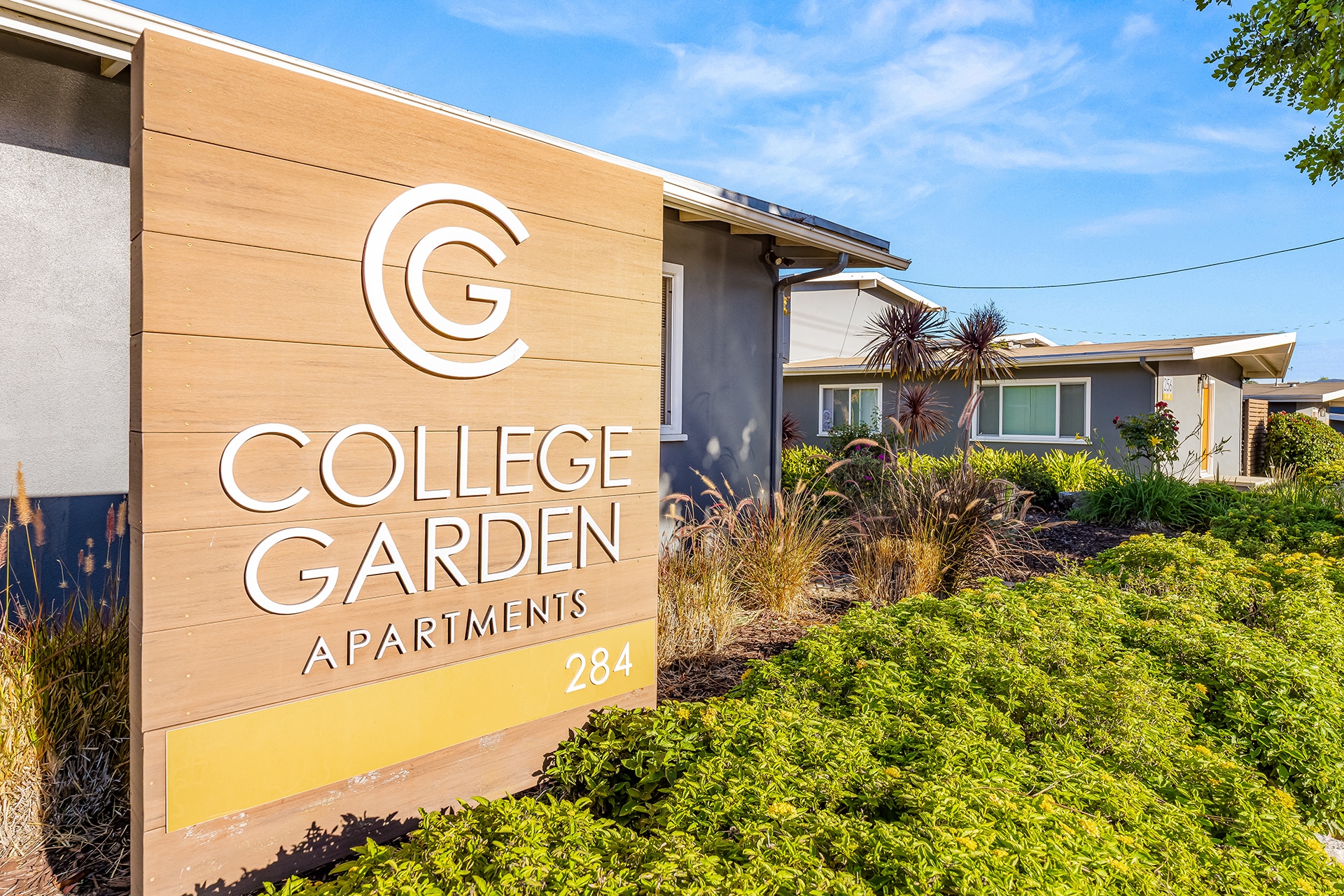 Student Housing Portfolio portfolio of 3 properties for sale on LoopNet.ca Building Photo- Image 1 of 24