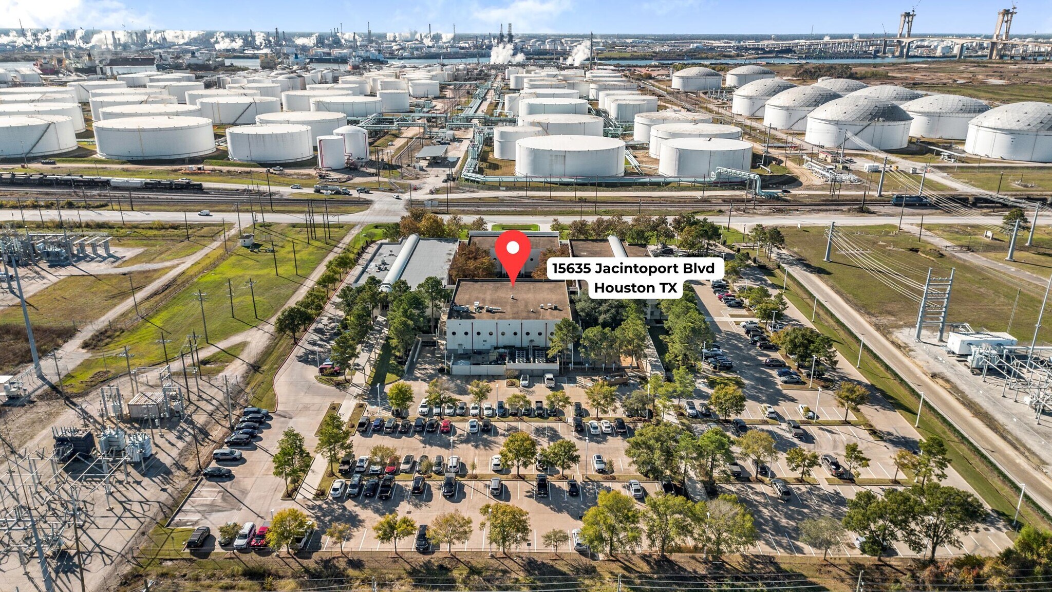 15635 Jacintoport Blvd, Houston, TX à louer Photo principale- Image 1 de 17