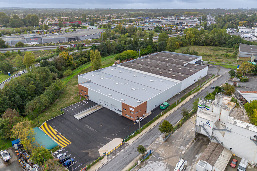 18 Rue André-Marie Ampère, Carbon-Blanc for lease - Primary Photo - Image 1 of 3