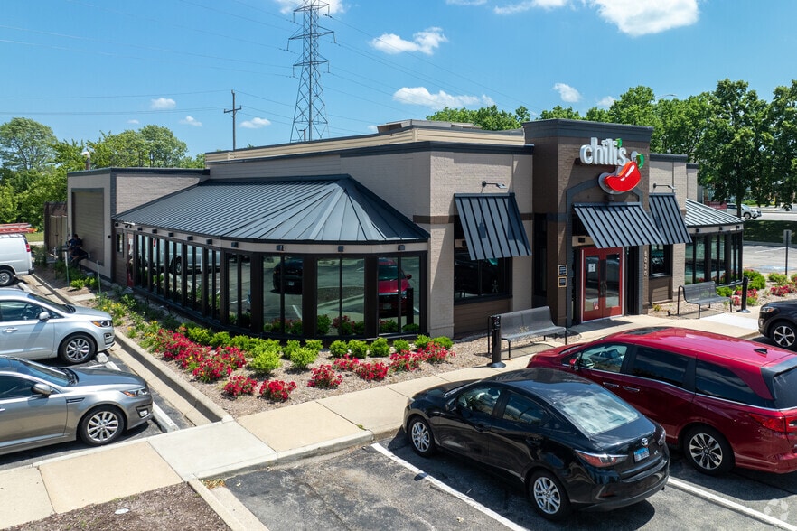6030 Grand Ave, Gurnee, IL à vendre - Photo du bâtiment - Image 2 de 4