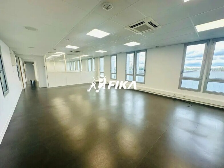 Office in Mérignac for lease - Interior Photo - Image 1 of 6