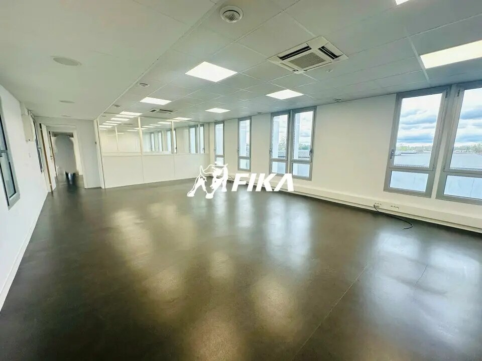 Office in Mérignac for lease Interior Photo- Image 1 of 7