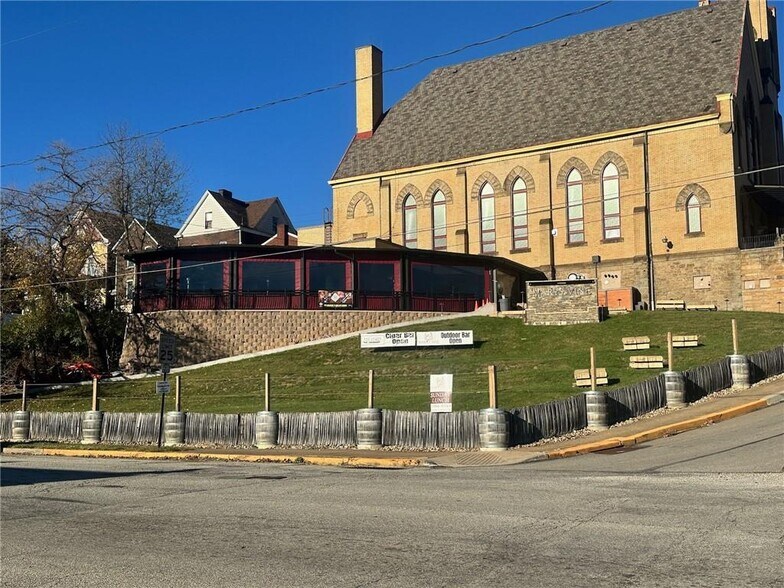 211 Kenmawr Ave, Braddock, PA à vendre - Photo du bâtiment - Image 3 de 23