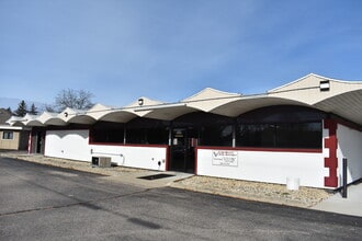 1520 Creston Park Dr, Janesville, WI for lease Building Photo- Image 2 of 3