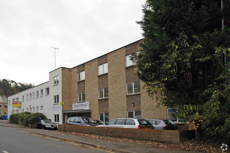 29 Ullswater Crescent, Coulsdon à vendre - Photo du bâtiment - Image 2 de 8