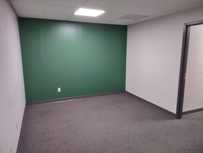 801 W Bay Dr, Largo, FL à louer Photo du bâtiment- Image 2 de 12