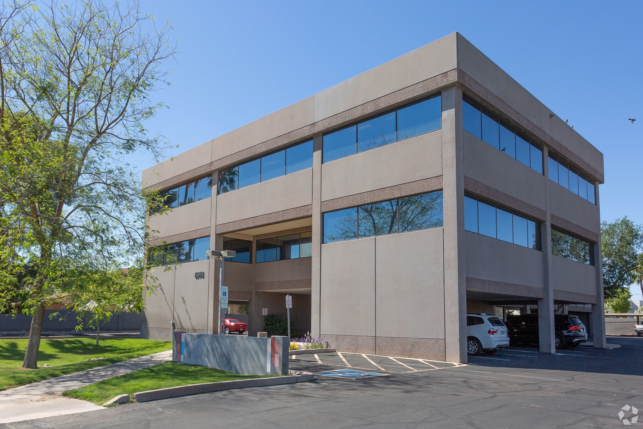 6908 E Thomas Rd, Scottsdale, AZ for sale Primary Photo- Image 1 of 1