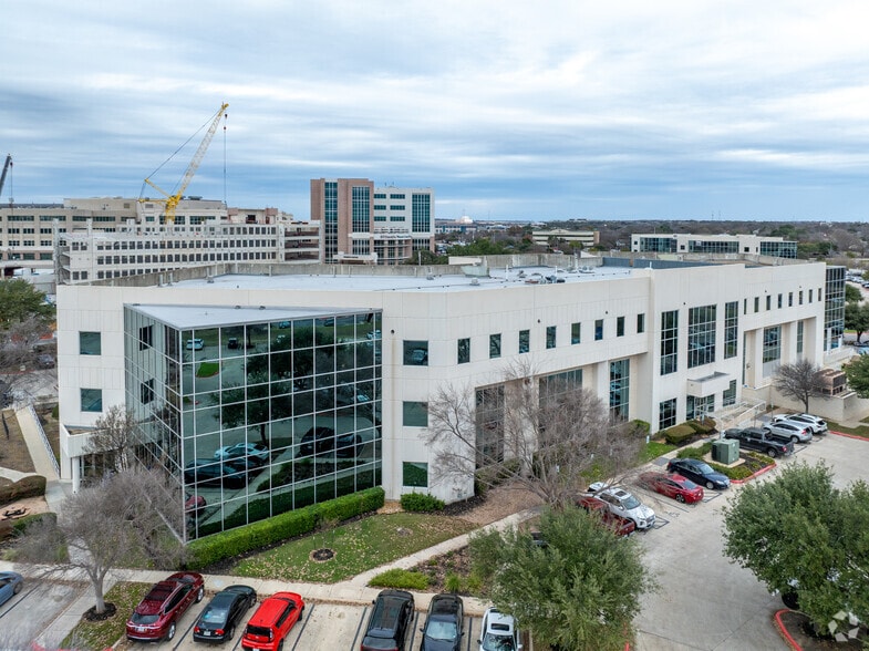 12201 Renfert Way, Austin, TX à louer - Photo du bâtiment - Image 2 de 9