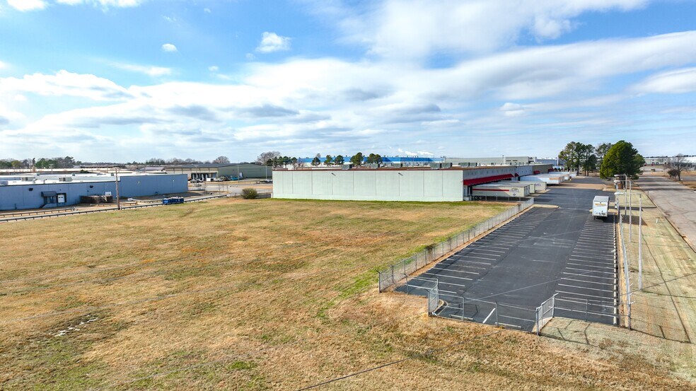 8950 Hacks Cross Rd, Olive Branch, MS à louer - Photo du bâtiment - Image 2 de 17