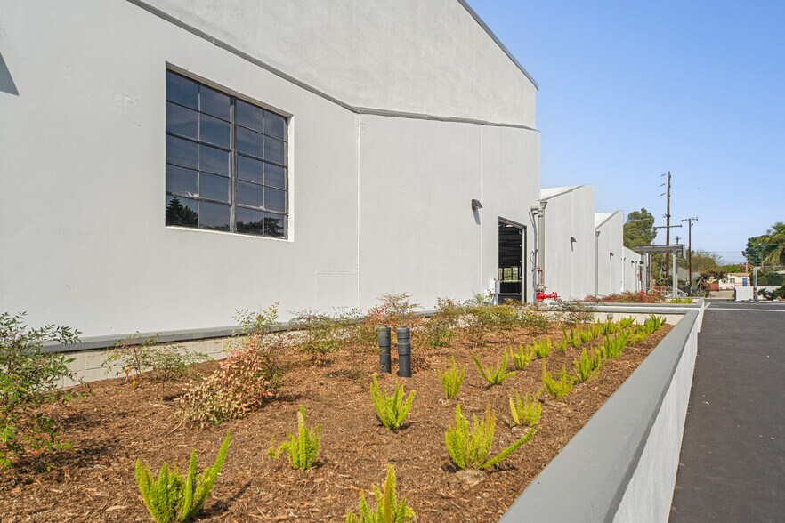 4000-4010 Chevy Chase Dr, Los Angeles, CA à louer - Photo du bâtiment - Image 3 de 24