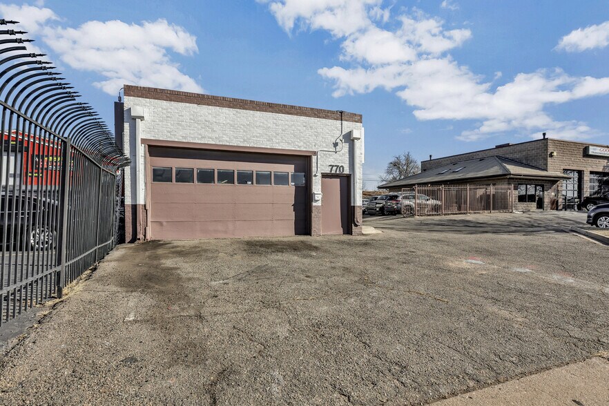 770 Dayton St, Aurora, CO à louer - Photo du bâtiment - Image 3 de 12