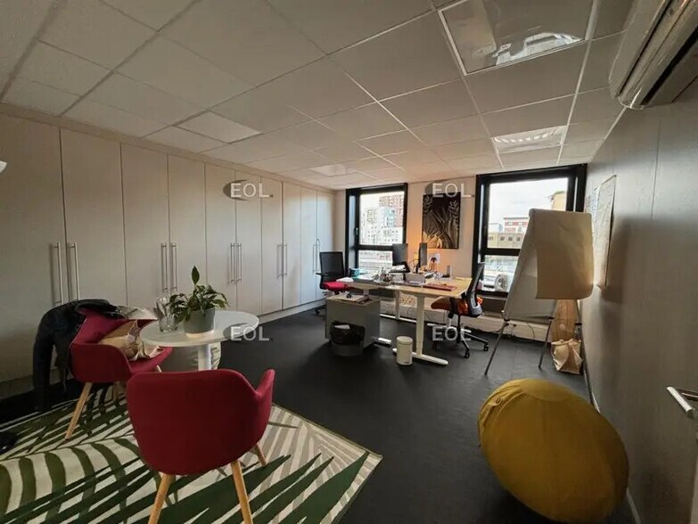 Bureau dans Évry-Courcouronnes à vendre - Photo du bâtiment - Image 3 de 16