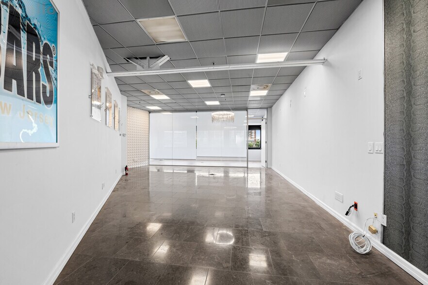 115 River Rd, Edgewater, NJ à louer - Photo du bâtiment - Image 3 de 30