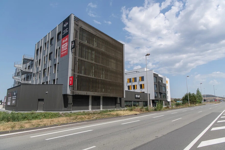 4 Rue Eric De Cromières, Clermont-Ferrand for lease - Primary Photo - Image 2 of 43