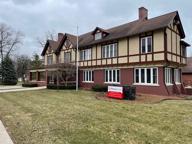 621 W Oliver St, Owosso, MI for lease - Primary Photo - Image 2 of 14