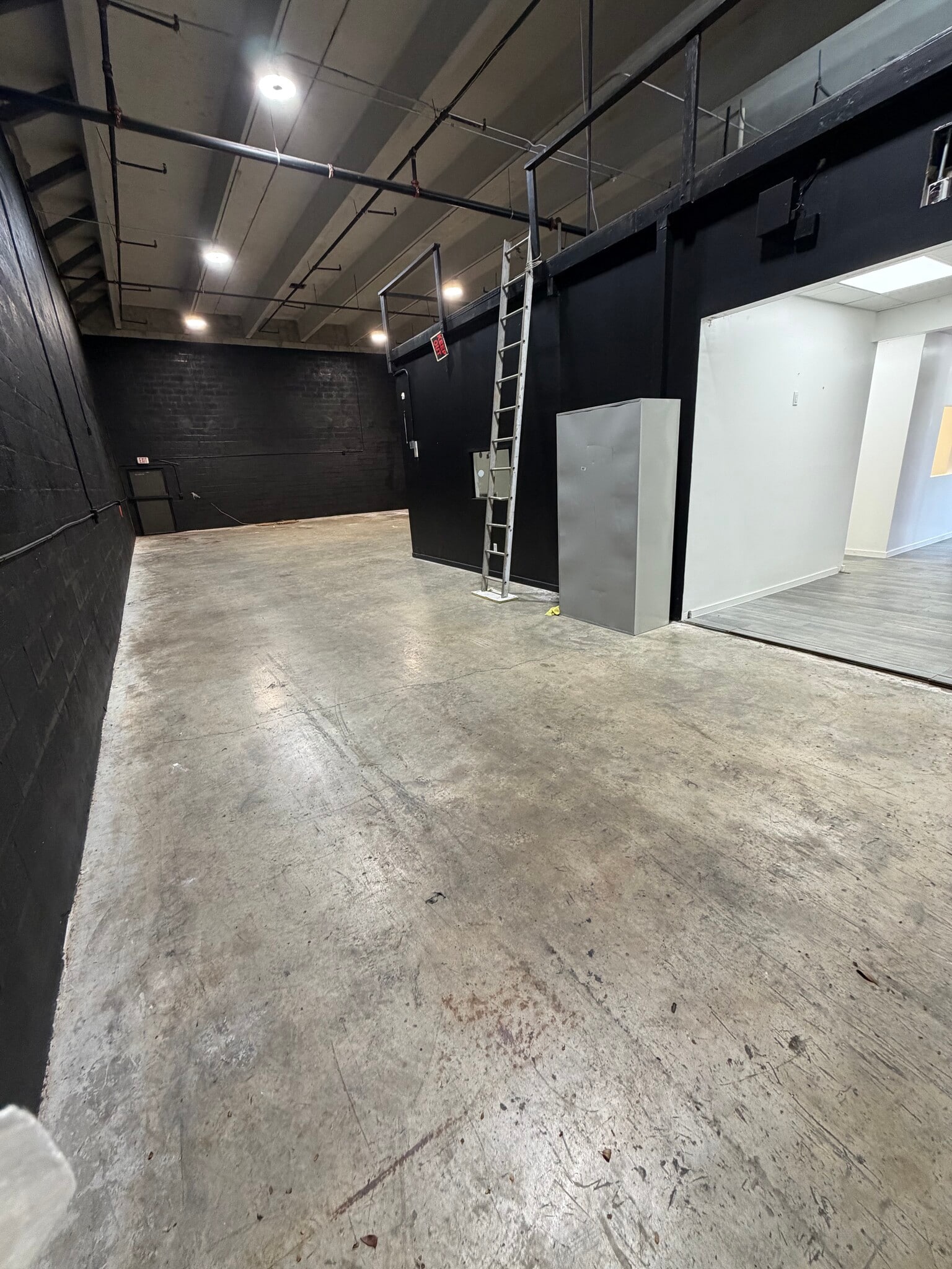 13751 SW 143rd Ct, Miami, FL for lease Interior Photo- Image 1 of 8