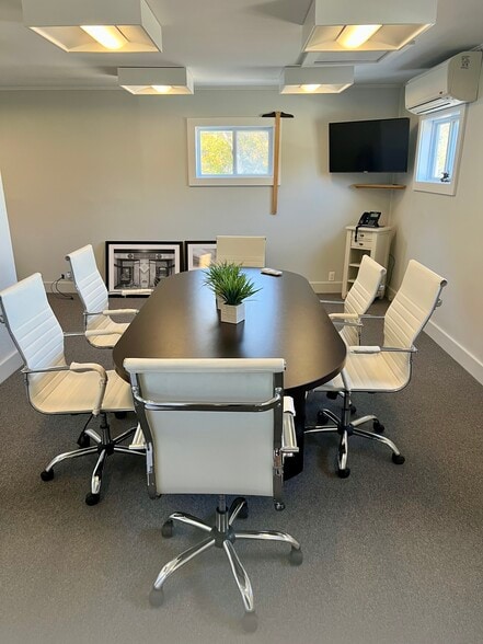 1290 Flanders Rd, Riverhead, NY à vendre - Photo du bâtiment - Image 3 de 13