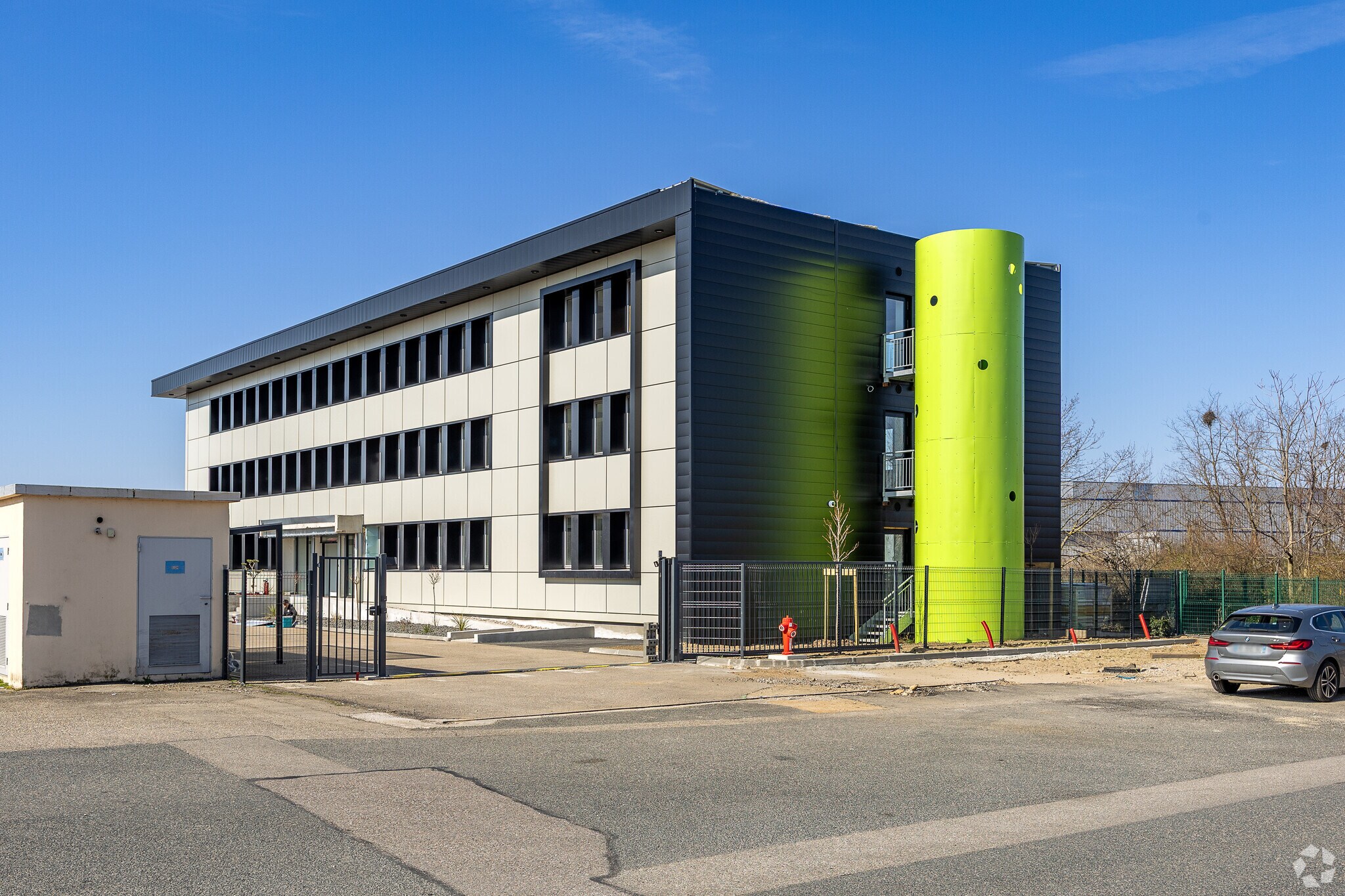 Office in Saint-Priest for lease Primary Photo- Image 1 of 3