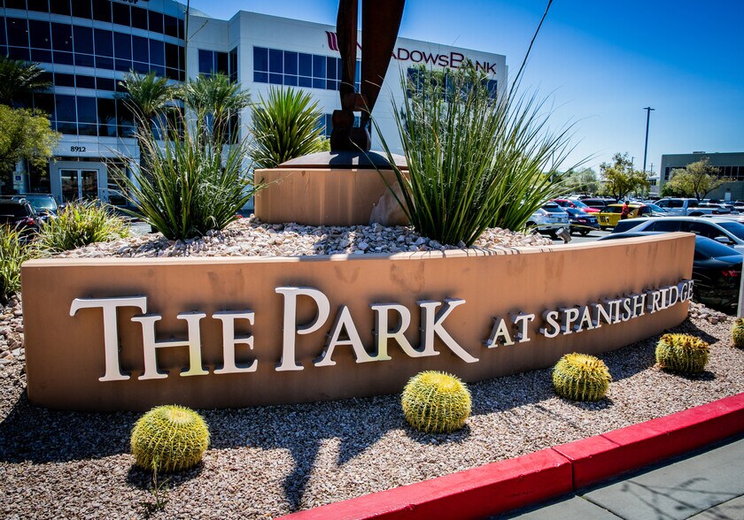 8876 Spanish Ridge Ave, Las Vegas, NV à vendre - Photo du bâtiment - Image 3 de 93