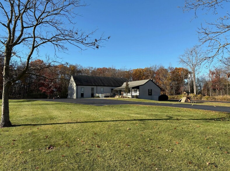 24200 Meridian Rd, Grosse Ile Township, MI à vendre - Photo du bâtiment - Image 3 de 13