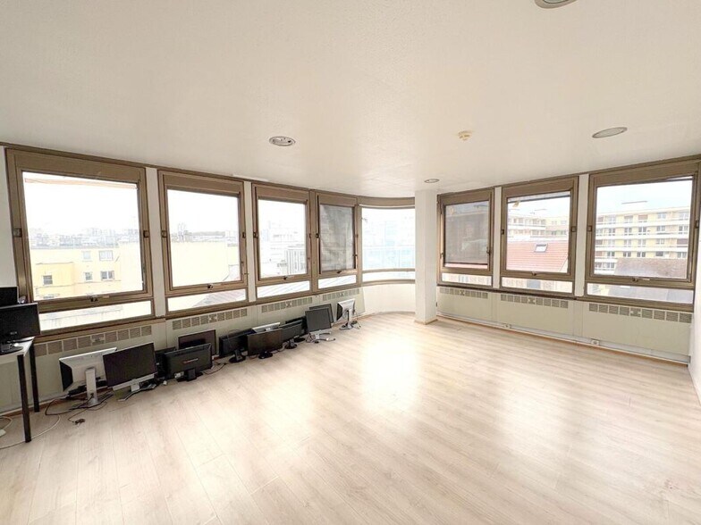 Office in Poissy for sale - Interior Photo - Image 1 of 5