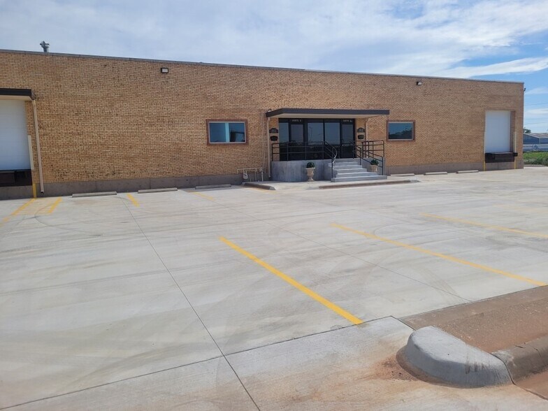 406 Oak St, Wichita Falls, TX à louer - Photo du bâtiment - Image 2 de 27