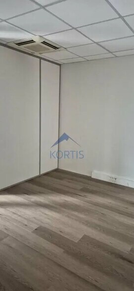 Office in Limas for lease - Interior Photo - Image 2 of 4