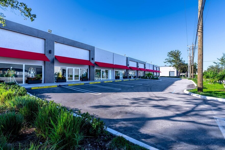 7850 NW 32nd St, Doral, FL à louer - Photo du bâtiment - Image 2 de 16