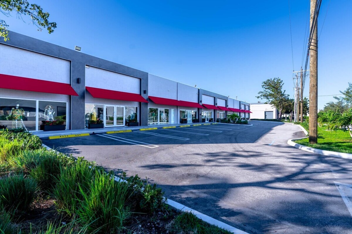 7850 NW 32nd St, Doral, FL à louer Photo du bâtiment- Image 1 de 16