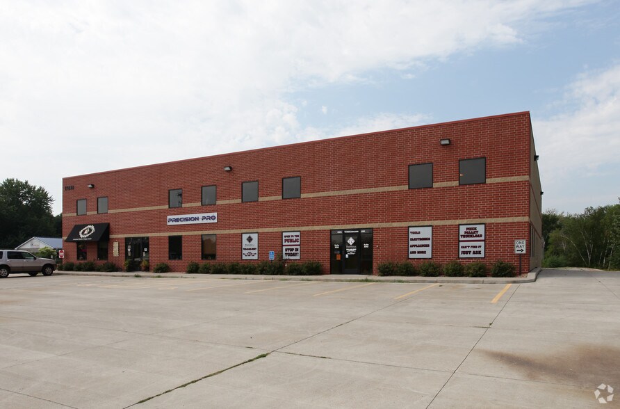 17818 NE Highway 65, Ham Lake, MN à louer - Photo du bâtiment - Image 2 de 5