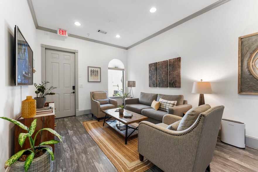 256 Ed English Dr, Shenandoah, TX for sale - Interior Photo - Image 3 of 25