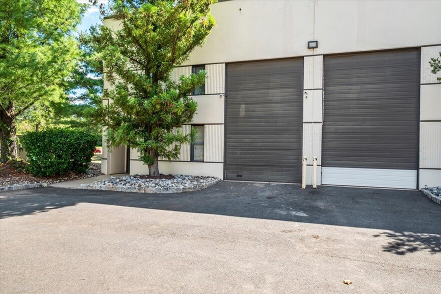 14 Ilene Ct, Hillsborough, NJ for sale - Building Photo - Image 2 of 23