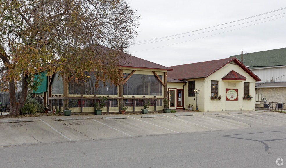 105 Willis St, Leander, TX à louer - Photo du bâtiment - Image 3 de 28
