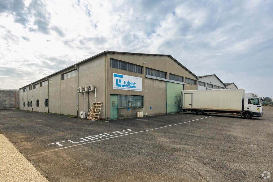 Flex in Décines-Charpieu for sale - Primary Photo - Image 1 of 2