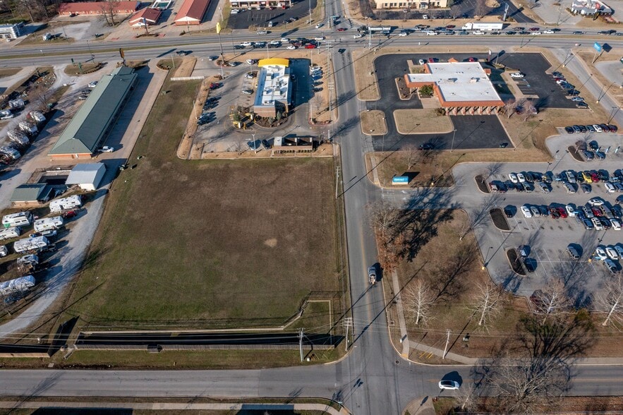 1702 US-412 Hwy, Siloam Springs, AR à vendre - Photo du bâtiment - Image 2 de 4