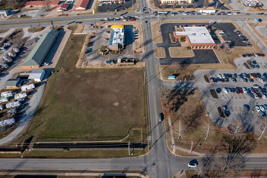 1702 US-412 Hwy, Siloam Springs, AR à vendre - Photo du bâtiment - Image 2 de 4