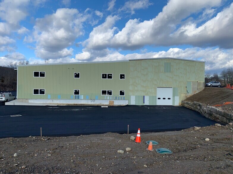 1565 Monroe Turnpike, Monroe, CT for lease - Building Photo - Image 1 of 5