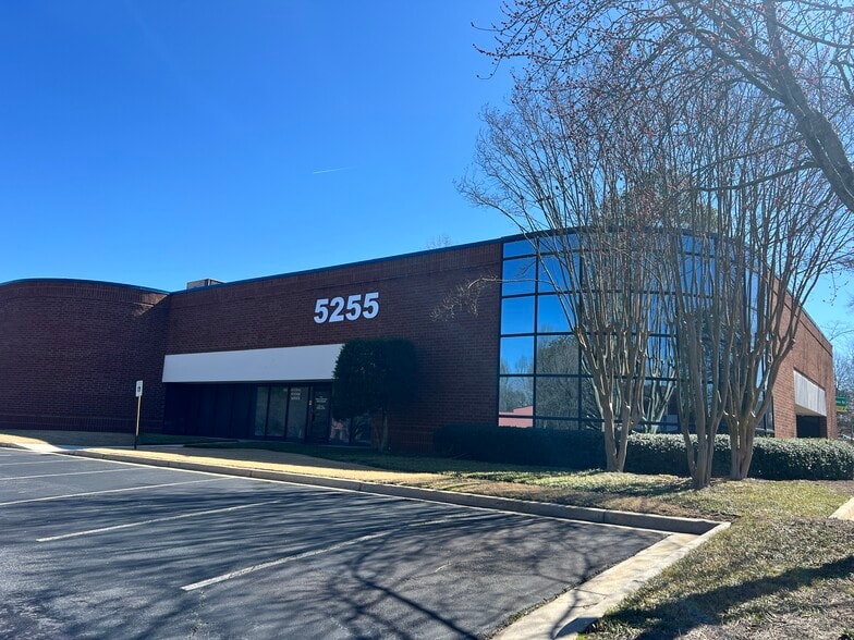 5255 Snapfinger Park Dr, Lithonia, GA for lease - Building Photo - Image 3 of 5