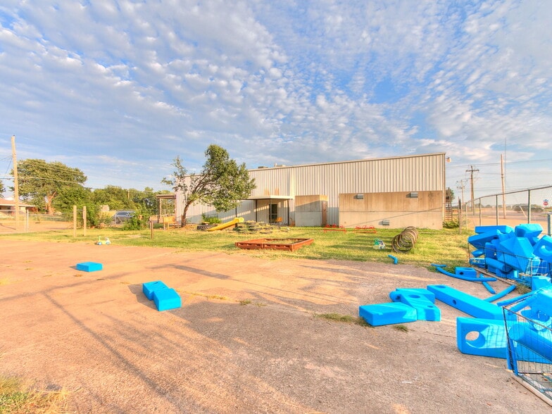 809 SW 4th St, Moore, OK for sale - Building Photo - Image 3 of 98