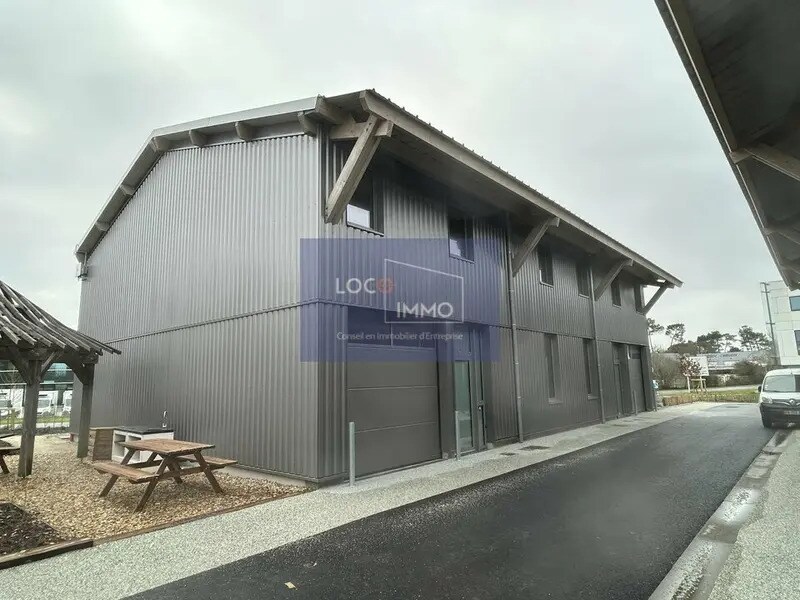 Flex in Le Haillan for sale Building Photo- Image 1 of 11