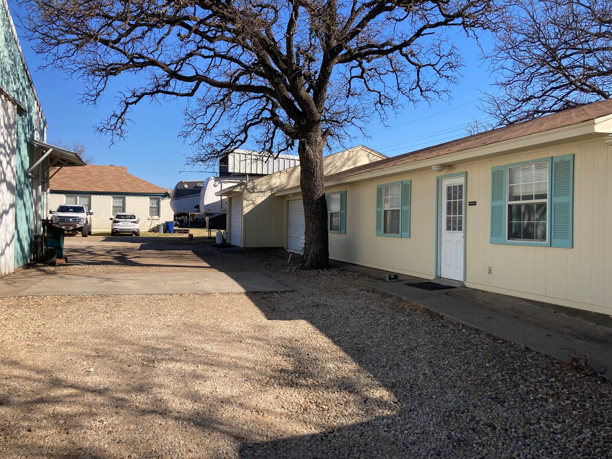 1218 W Shady Grove Rd, Grand Prairie, TX à vendre Photo du bâtiment- Image 1 de 7