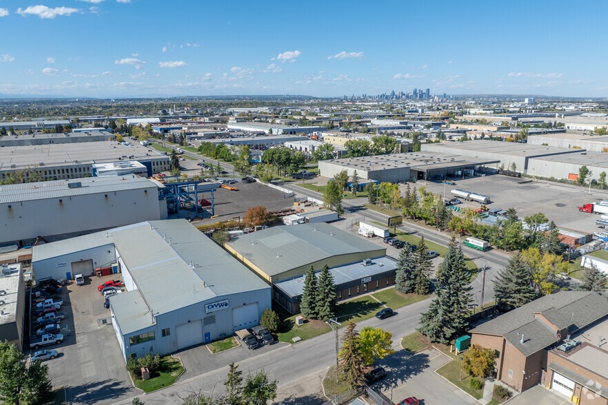 4605 46th St SE, Calgary, AB à vendre - Aérien - Image 2 de 7
