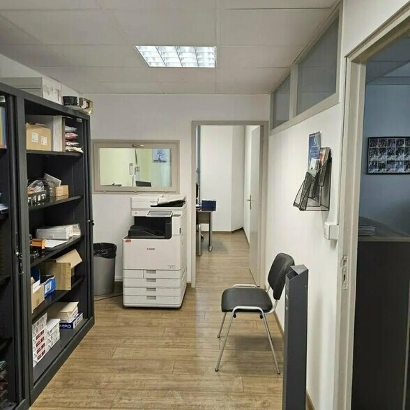 Office in Avignon for lease - Building Photo - Image 3 of 5