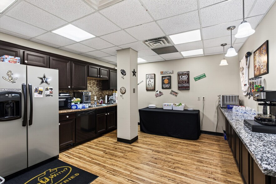 2900 Vanderbilt Pl, Nashville, TN à louer - Photo du bâtiment - Image 2 de 9