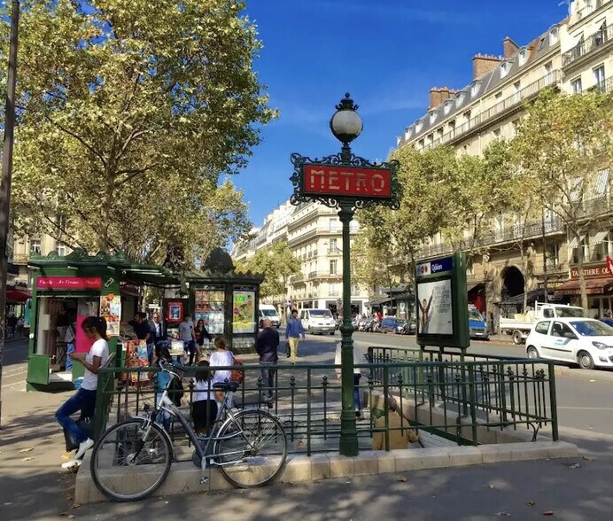 Retail in Paris for lease - Building Photo - Image 2 of 3