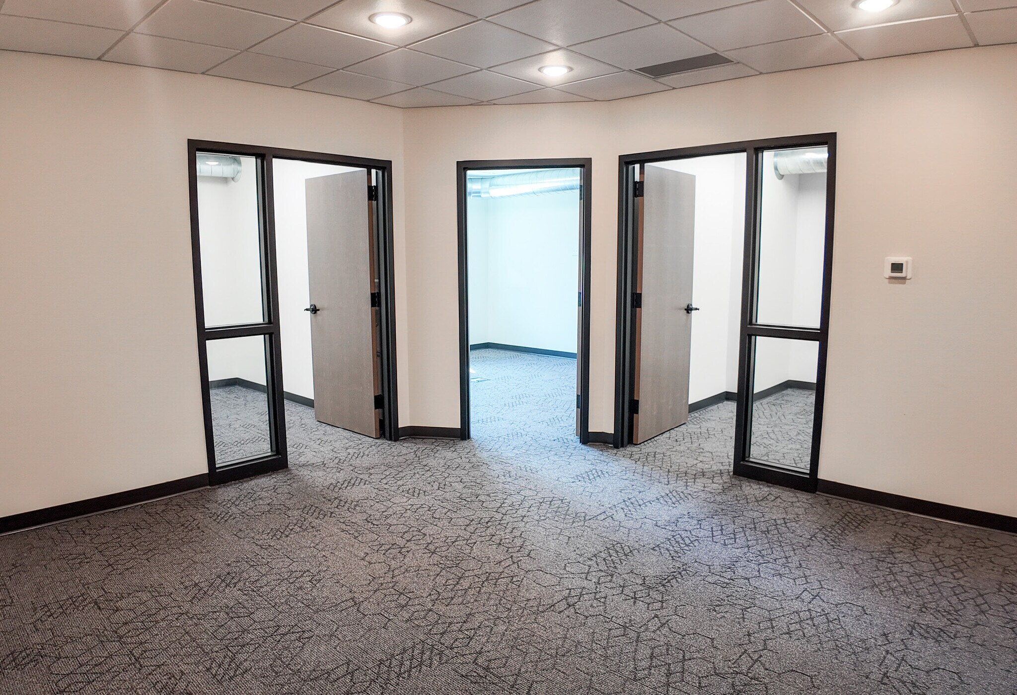 5025 S Bahnson Ave, Sioux Falls, SD for lease Interior Photo- Image 1 of 6