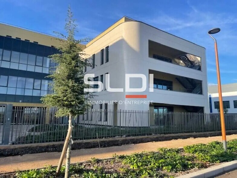 Bureau dans Genas à louer - Photo du bâtiment - Image 1 de 10