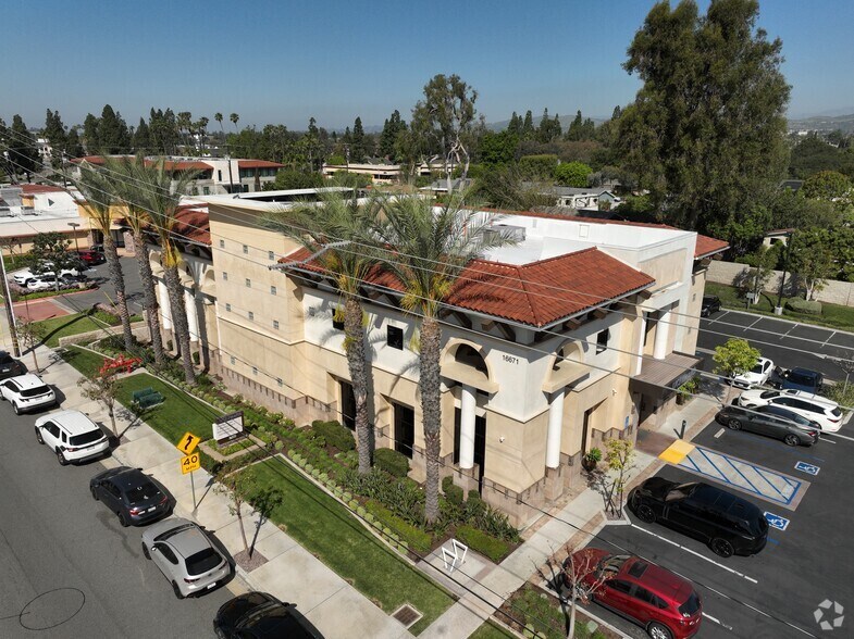 16671 Yorba Linda Blvd, Yorba Linda, CA à vendre - Communauté Matterport - Image 3 de 22